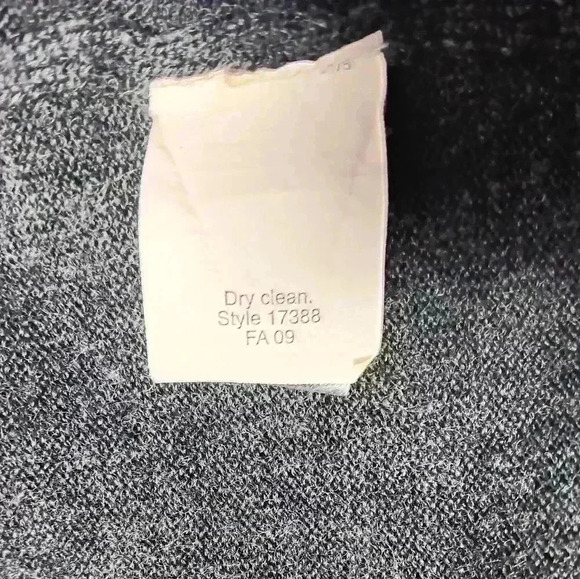 J.Crew V neck 💯 Merino Wool Sweater Vest.  Men's size L - Picture 5 of 7